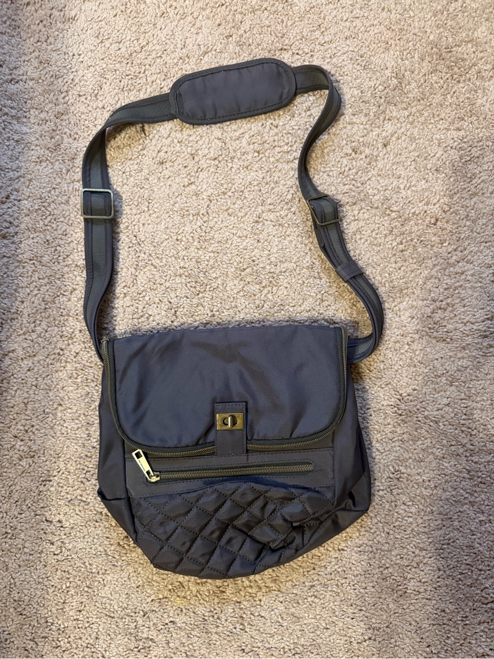 Travelon Hunter Green Quilted Flap Crossbody/Backpack (Converts) Bag
